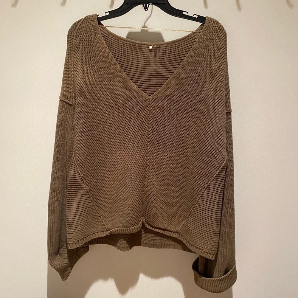 Free People, Women’s Off the Shoulder Green V-Neck Sweater. Size Medium